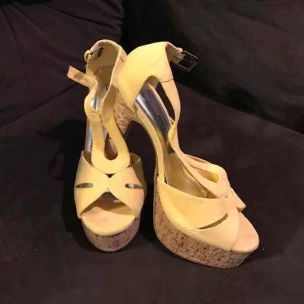 ❌DONATED❌ ☀️HP☀️Yellow Heel Strappy Sandle - Picture 2 of 4